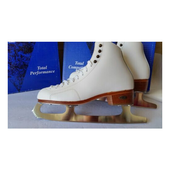 New Riddell Ice figure skate Model 280 White Width:M Size 5 1/2 Blade:Sapphire Thumb {4}