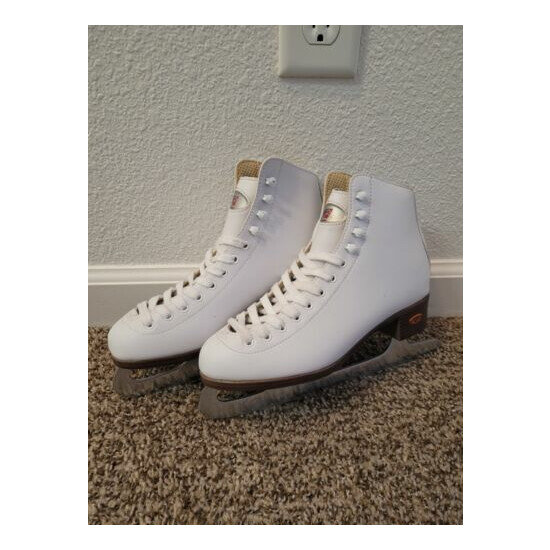 Riedell White #110W size 6 womens figure ice skates Thumb {1}